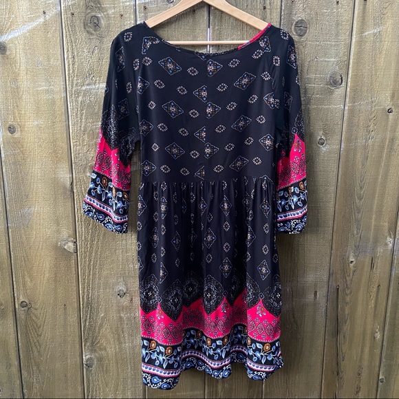 Folksy Black and Red Floral Paisley Shift Mini Dress 🌿 - Picture 5 of 10